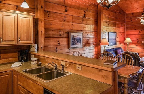 Spencer Cabina | Cabaña de dos habitaciones y dos baños en Grandview Lodge & Resort