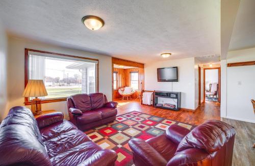 Tefft Casa | Private Patios and Sunset Views Francesville Home