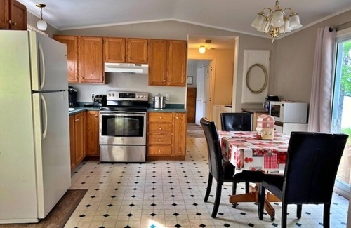 Lunenburg County Casa | Private, Peaceful, lakefront, fully furnished 2-bedroom Mini-home .