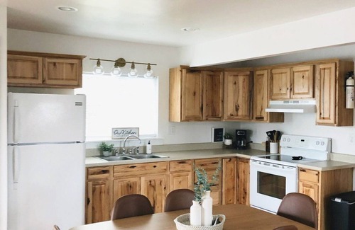 Rushville Casa | Private & Peaceful Lakehouse w/ Hot tub + King bed