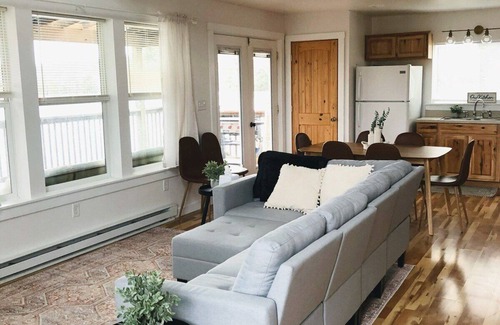 Rushville Casa | Private & Peaceful Lakehouse w/ Hot tub + King bed