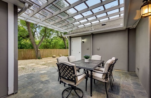 Grand Prairie Casa | Private Pickle-ball Court+Kids play backyard + 6 Flags +Cowboys + Airport