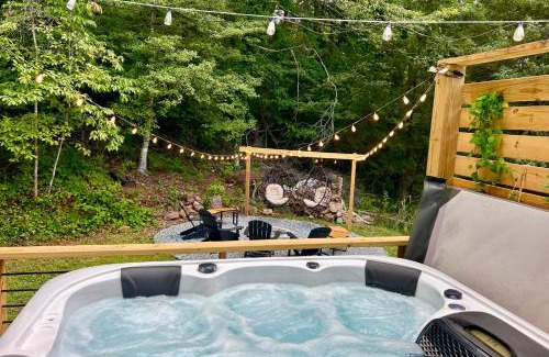 Dahlonega Casa | Private Pickleball Court, Gym, Arcade, & Hot Tub!