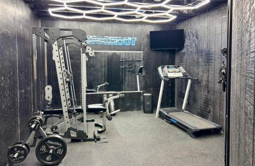 Dahlonega Casa | Private Pickleball Court, Gym, Arcade, & Hot Tub!
