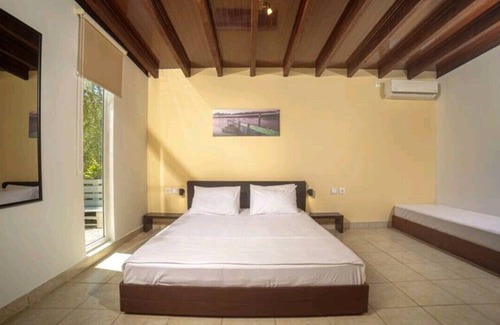 Neromilos Otro | Private place that offers you complete peace and relaxation.