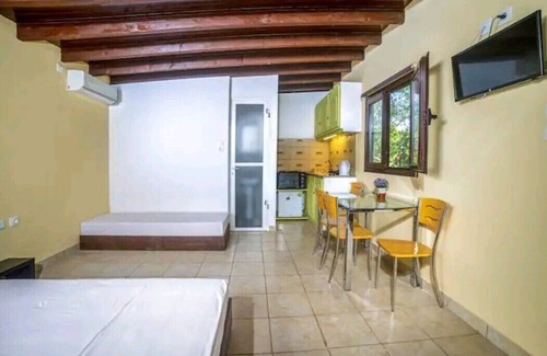 Neromilos Otro | Private place that offers you complete peace and relaxation.