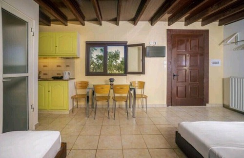 Neromilos Otro | Private place that offers you complete peace and relaxation.
