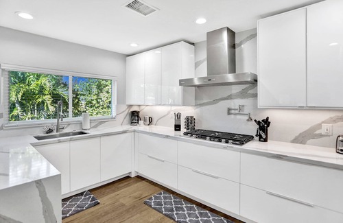 Hollywood Lakes Casa | Private Pool 3BR With Lakefront View
