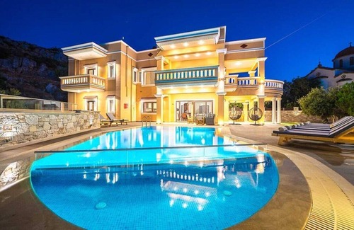 Platanos Villa | Piscina privada ★ 16 + duermen ★ 5 minutos a la playa de Falasarna ★ 7 hab. ★ Paseo al mercado y restaurante