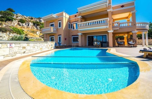 Platanos Villa | Piscina privada ★ 16 + duermen ★ 5 minutos a la playa de Falasarna ★ 7 hab. ★ Paseo al mercado y restaurante
