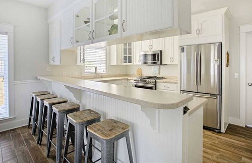 Village of Sugar Beach Casa | Private Pool ☀️ 600ft to Beach | Peek-a-boo Ocean View | Outdoor Shower | 4 Parking Spots ☀️