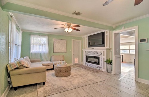 St. Petersburg - Clearwater Casa | Private Pool, 7 Mi to Spa Beach! Family Pastel Gem