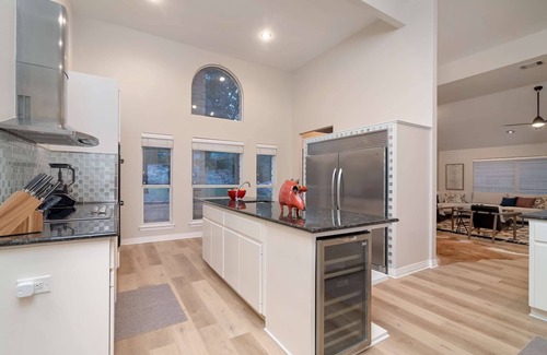 Hudson Bend Casa | Private Pool and Hot Tub, BBQ, Walk to lake, 2 Masters, Bocce ball, Horseshoe