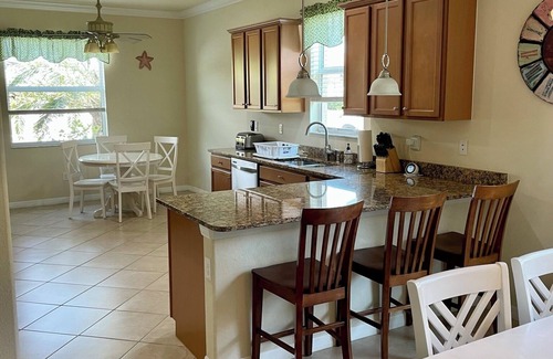 Venice Casa | Private Pool and Hot-tub in paradise - privacy, sunsets and fun!