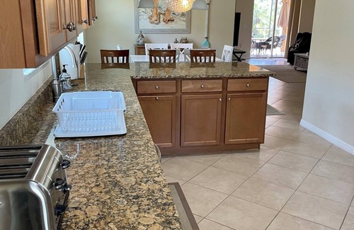 Venice Casa | Private Pool and Hot-tub in paradise - privacy, sunsets and fun!