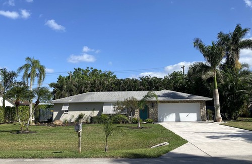 Palm River Estates Casa | Private Pool, Beach 5min.King Master Suite Walk2 Pickle Ball & Golf