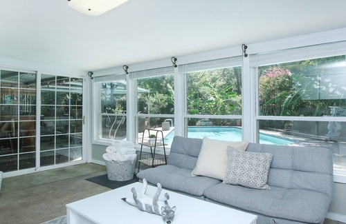 Spring Branch Central Casa | ✨Private Pool, City Oasis, King Suite, Hot Tub, & Bar✨