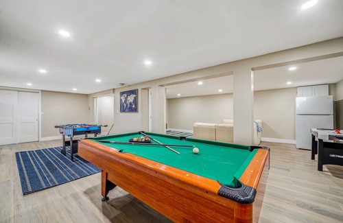 Hampton Bays Casa | Private Pool, Close to Beaches, Shops, Restaurants, bars, and markets
