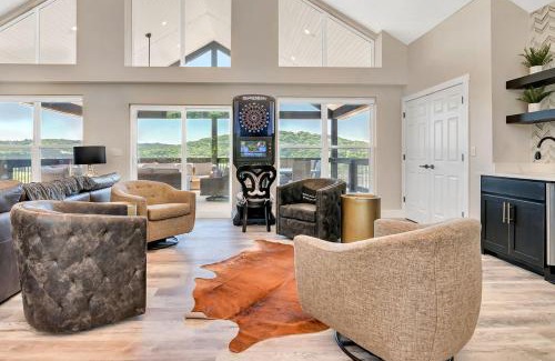 Hollister Cabina | Private Pool- Fitness Room- Golf Cart- Arcades- Expansive Decks- Elevator! Golf Car too!