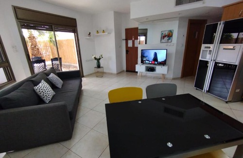 Eilat Apartamento | Private Pool & Garden Apartment by Simha Eilat