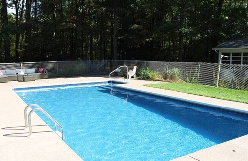 East Stroudsburg Casa | Private Pool/Hot Tub/Theater/Gameroom/Sauna/3KSQFT