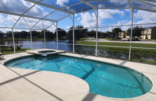 Bridgewater Crossing Casa | Private Pool Home in peaceful neighborhood <8 miles to Disney!!