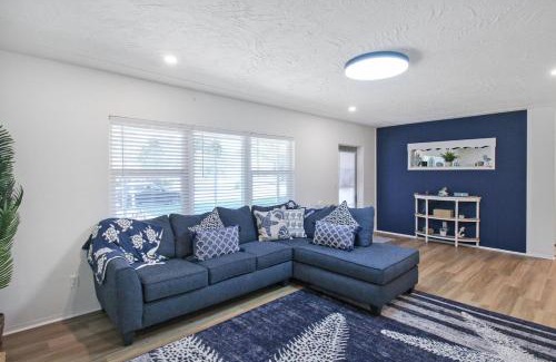 Bradenton Casa | Private pool home near Anna Maria Island - Coastal Oasis