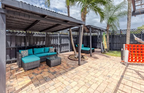 Central Corals Casa | Private pool home & guesthouse with games / 2 miles from BEACHES