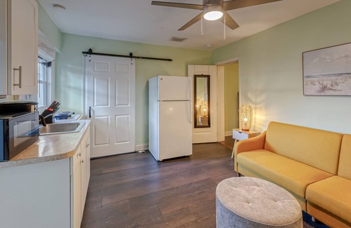 Central Corals Casa | Private pool home & guesthouse with games / 2 miles from BEACHES