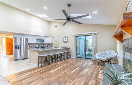 Windsor Mill Casa | Private Pool Home with Covered Lanai 2 Miles to Hudson Beach