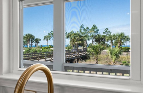Port St. Joe Casa | Private Pool & Hot Tub, close to restaurants, ice cream, beach, boardwalk & bars