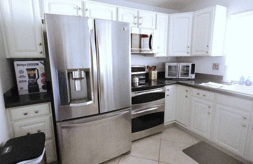 Santiago Casa | Private Pool! New King beds, Fast 5G Wifi, 75in TVs. Amazing Stayz!