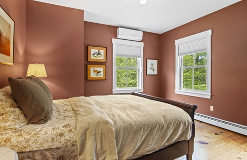Narrowsburg Otro | Private Pool & Pickeball - Fern Leaf Farmhouse