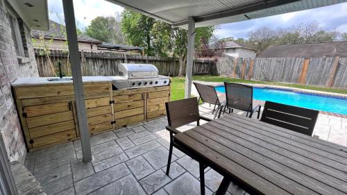 Cloverleaf Casa | Private Pool, Pool Table, Outdoor kitchen,Spa