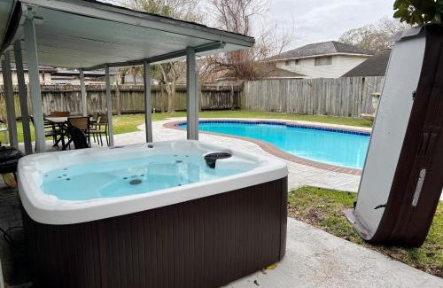 Cloverleaf Casa | Private Pool, Pool Table, Outdoor kitchen,Spa