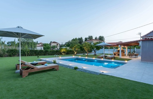Messaia Casa | Private Pool Retreat - Georgia's Garden Oasis
