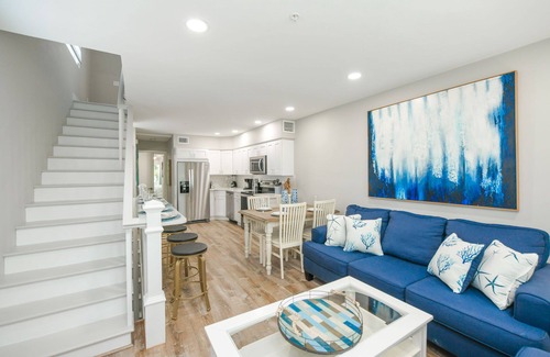 Siesta Key Village Casa | 3 habitaciones 2. Casa adosada de 5 baños - Capacidad 13. UBICACIÓN PERFECTA. Caminar a todos lados. Piscina compartida. Sala de juegos privada. Administrador de la propiedad incluido.