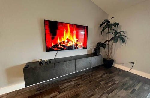 Indian Ridge Casa | Private Pool w/spacious living/kitchen remodeled home 5 min to shop/Eating & Fun