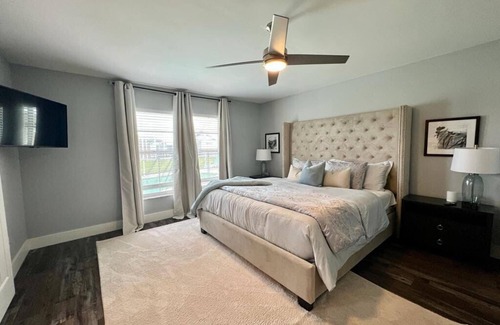Indian Ridge Casa | Private Pool w/spacious living/kitchen remodeled home 5 min to shop/Eating & Fun