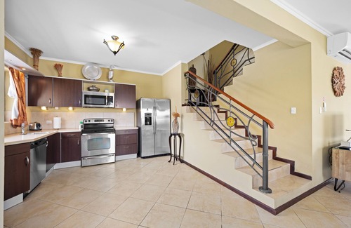 Gold Coast Casa | Private pool! *walking dist. to Aruba beaches*