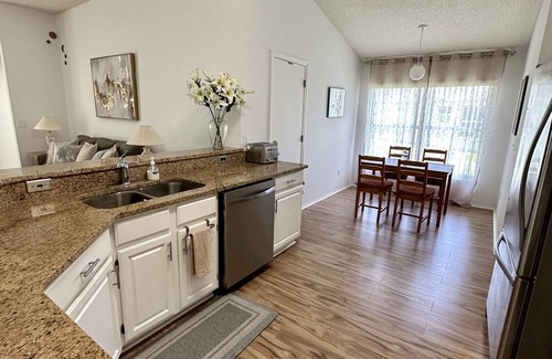 Chatham Park Casa | Private pool with a beautiful view overlooking the lake! Near Disney & Universal