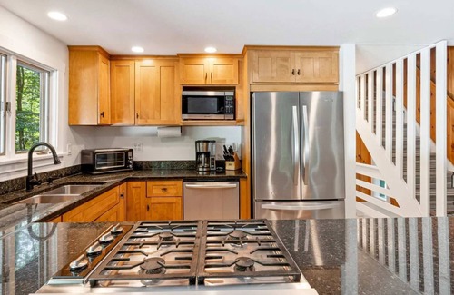 West Hartford Casa | Private Quechee Retreat w/ Deck & Games