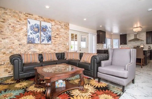Villa Bonita Estates Casa | Private Queen Bed, TV and Private Attached Bathroom