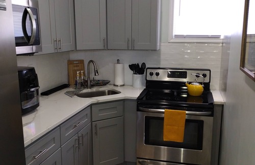 Amityville Apartamento | Private, Quiet 1 Bedroom in Amityville