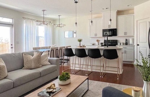 Auburn Casa | Private, Quiet and Cozy Townhouse - Close to Lake Lanier.