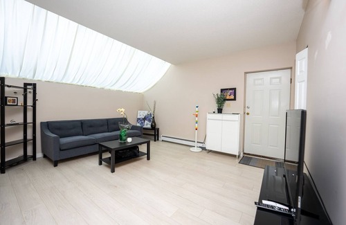 Dunbar Casa | Private & Quite 2 Bedroom Suite