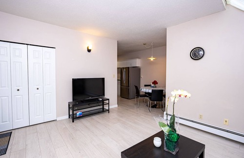 Dunbar Casa | Private & Quite 2 Bedroom Suite