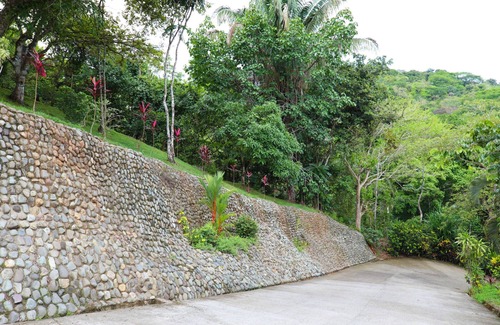 Valle Pura Vida Casa | Retiro privado de la selva tropical Canopy Vistas de monos y guacamayas rojas