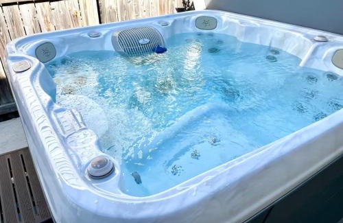 Summit Station Casa | Private Ranch - Entire Home - 3 Bed Room - Hot Tub - King Bed - Fenced Yard - Pets & Kids Welcome - Game Shed - Free WiFi