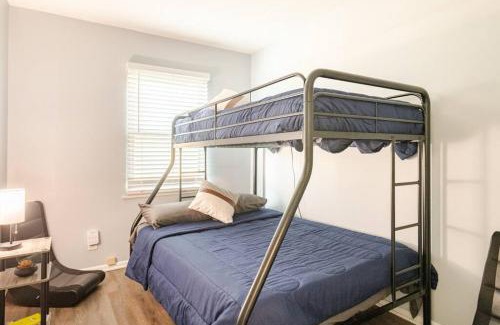 Royal Manor Casa | Private Ranch- Entire Home - Hot Tub - Pets & Kids Welcome - King Bed - Fenced Backyard - Free WiFi